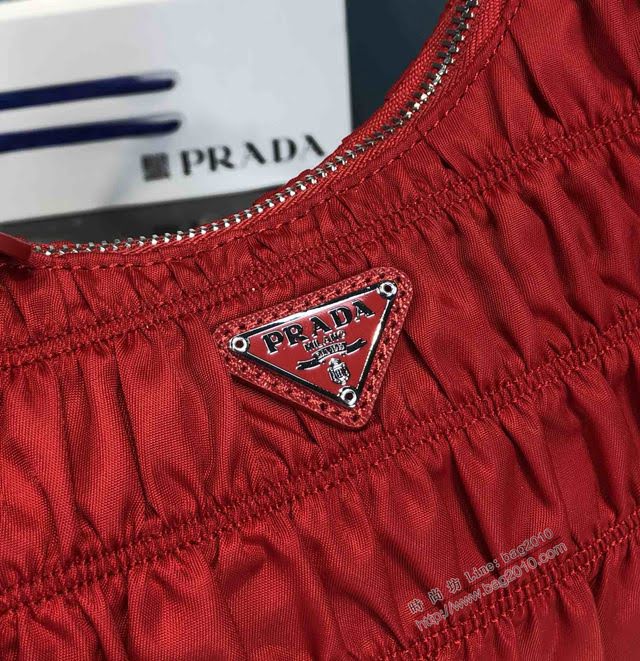 prada女包 普拉達專櫃最新款 1NE204 褶皺包系列 女士尼龍單肩包  pyd2025